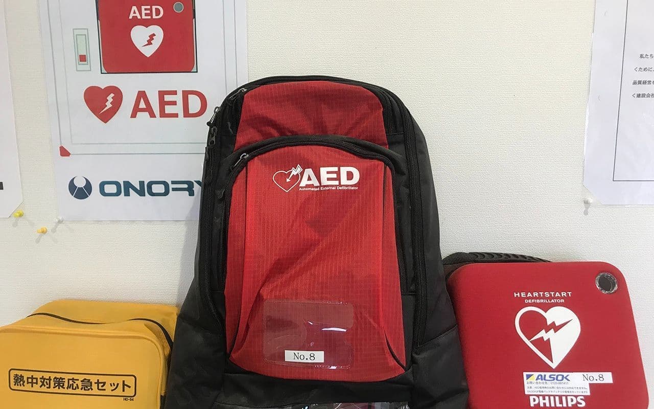 AEDに関するグッズが並べられている画像